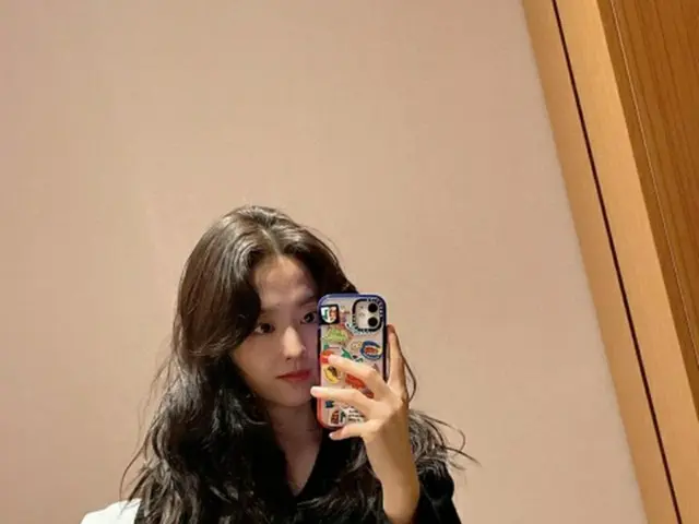 女優パク・ボヨンがウェーブロングヘアスタイルで、いつもとは違った雰囲気を見せた（画像提供:wowkorea）