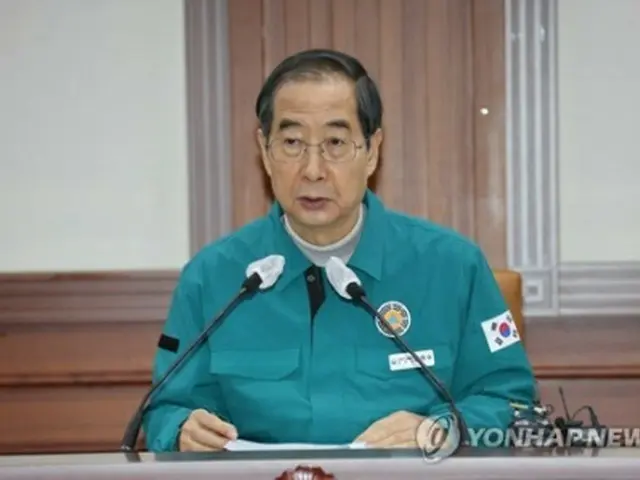 政府ソウル庁舎で開かれた中央災難安全対策本部の会議で発言する韓首相＝9日、ソウル（聯合ニュース）