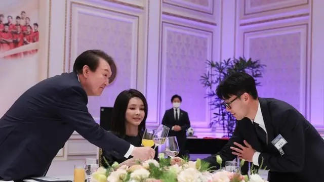 サッカー韓国代表チームが大統領夫妻と夕食会…メニューは「ポッサム、牛ロース焼き」（画像提供:wowkorea）