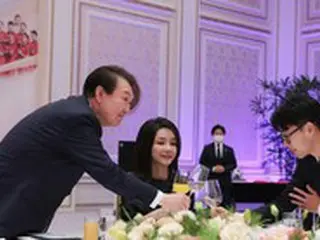 サッカー韓国代表チームが大統領夫妻と夕食会…メニューは「ポッサム、牛ロース焼き」