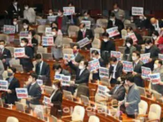 イ・サンミン長官解任建議案の通過に与党の国政調査委員全員辞職