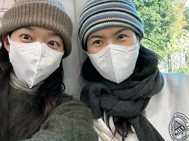 女優シン・ミナが親友との旅行の写真を公開した。（画像提供:wowkorea）