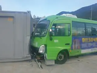 運転手がトイレに行っている間に…動いたバスに50代の女性がはねられて死亡＝韓国釜山市