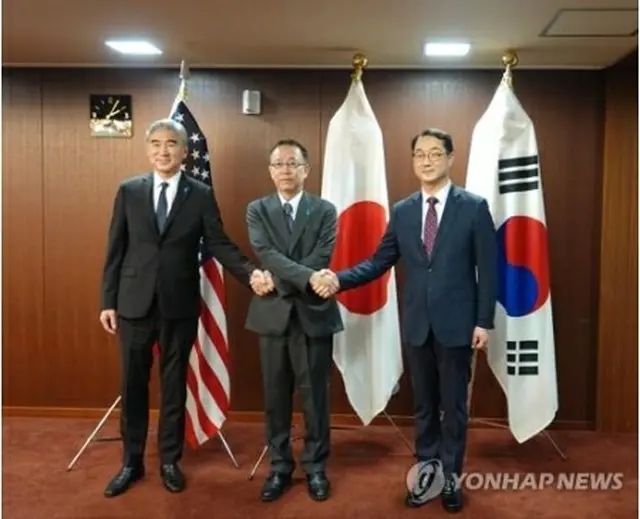 9月7日、東京で協議を行った（右から）韓国外交部の金健・朝鮮半島平和交渉本部長、日本外務省の船越健裕アジア大洋州局長、米国のソン・キム北朝鮮担当特別代表＝（聯合ニュース）