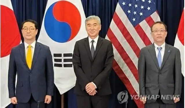 ジャカルタで協議を行った（左から）韓国外交部の金健・朝鮮半島平和交渉本部長、米国のソン・キム北朝鮮担当特別代表、日本外務省の船越健裕アジア大洋州局長＝（聯合ニュース）