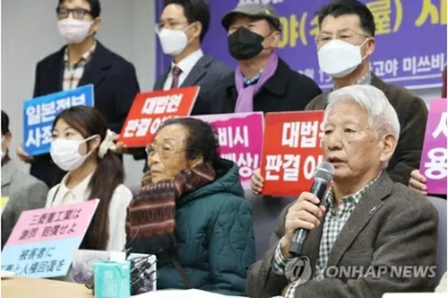 会見で発言する名古屋三菱・朝鮮女子勤労挺身隊訴訟を支援する会の高橋信共同代表＝１３日、光州（聯合ニュース）