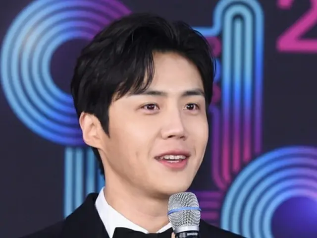 俳優キム・ソンホが「2022 AAA」アイドルプラス人気賞、DCM人気賞を受賞した(画像提供:wowkorea)