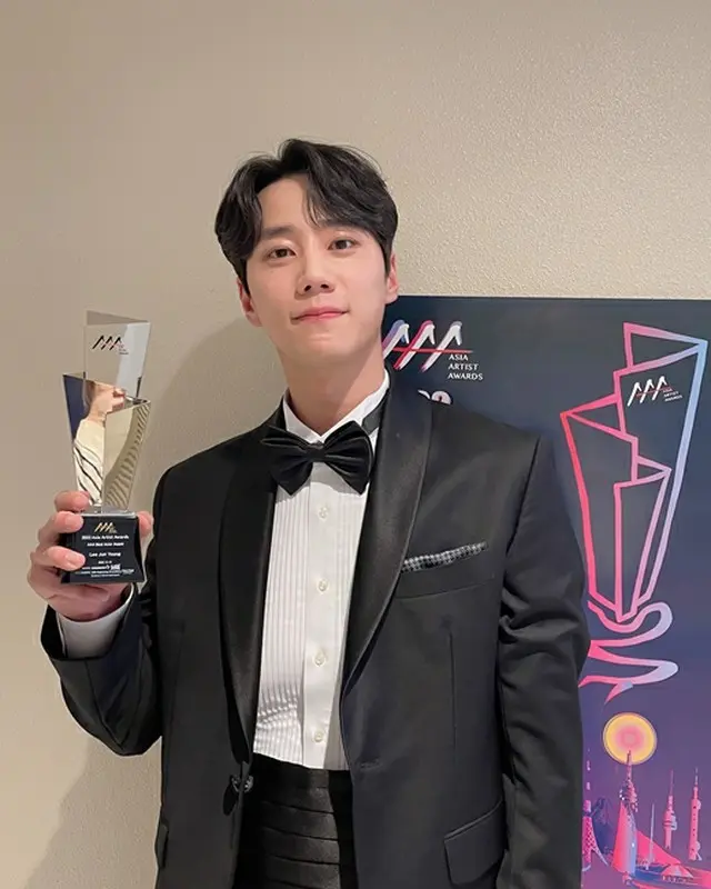 俳優イ・ジュンヨン（JUN)、「2022 AAA」で「ベストアクター」受賞＝「どの瞬間もベストな姿を見せたい」（画像提供:wowkorea）