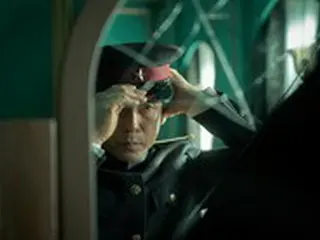 映画「幽霊」、ソル・ギョングが日本の警官に変身「映画の品格を上げる熱演」