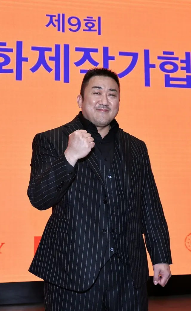 主演男優賞マ・ドンソク、「犯罪都市」と妻に感謝（画像提供:wowkorea）
