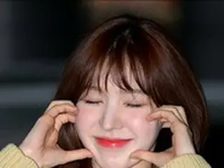 「Red Velvet」ウェンディ、「ガールズグループのメンバーが靴の汚れを落とす方法」