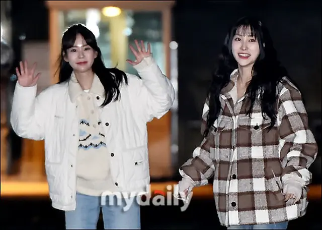 「KARA」ハン・スンヨン＆ニコル＆ギュリ、ファンに明るく手を振ってあいさつ（画像提供:wowkorea）
