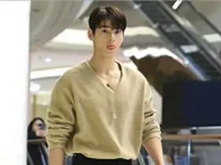 チャウヌ（ASTRO）、“漫画の世界から飛び出してきたビジュアル”…現場は一時停止