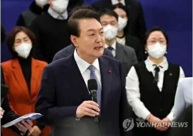 １５日に開かれた国政課題点検会議であいさつする尹大統領（大統領室通信写真記者団）＝（聯合ニュース）