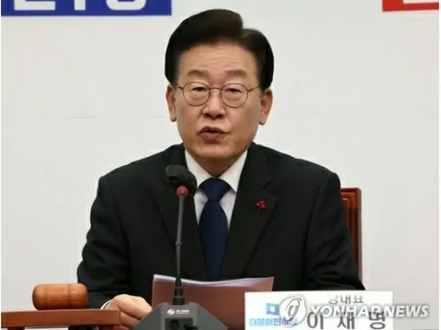 党最高委員会の会議で発言する共に民主党の李在明代表＝１９日、ソウル（聯合ニュース）