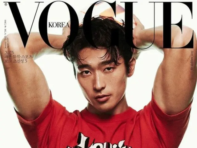 サッカー韓国代表チョ・ギュソン、「VOGUE KOREA」画報で鍛えられた筋肉を披露（画像提供:wowkorea）