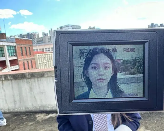 「NewJeans」の「Ditto」MV、”6番目の女子学生”は女優パク・ジフ（画像提供:wowkorea）