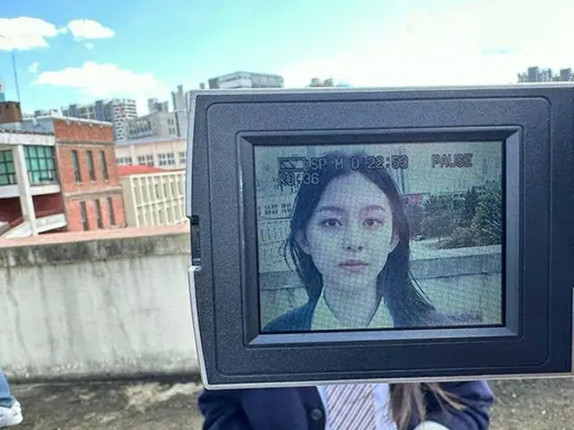 「NewJeans」の「Ditto」MV、”6番目の女子学生”は女優パク・ジフ（画像提供:wowkorea）