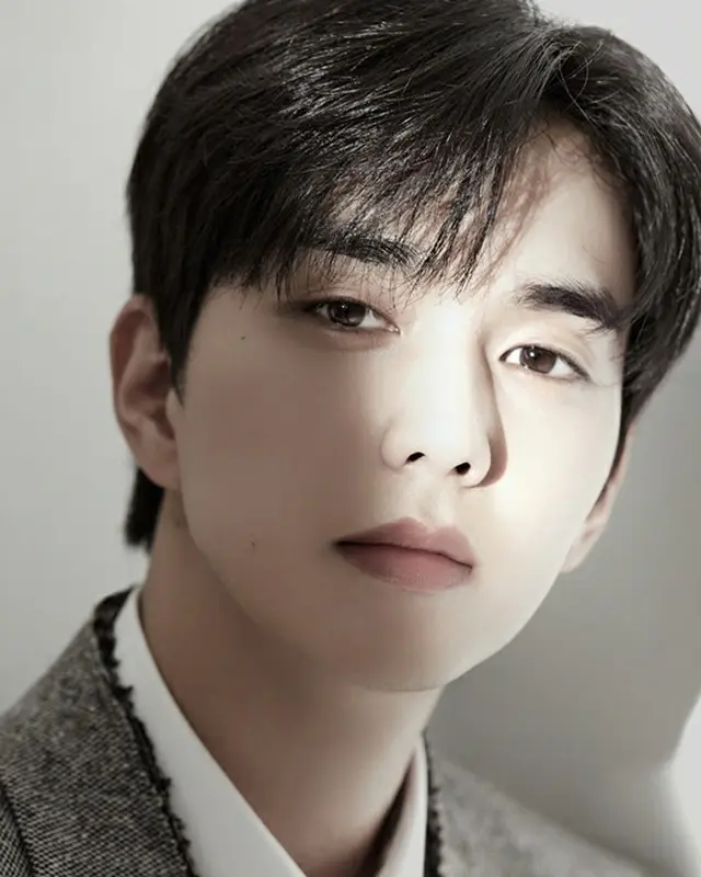 俳優ユ・スンホ、新たなプロフィール公開＝深いまなざしが伝える男性美（画像提供:wowkorea）