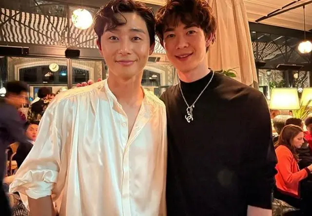 宮沢氷魚、フランス・パリでパク・ソジュンと会った！…親しげなツーショットを公開（画像提供:wowkorea）