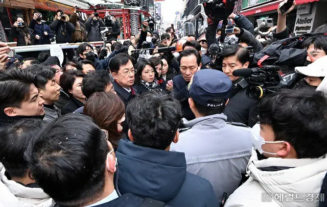 ＜梨泰院事故＞「なぜ、今になって来たのか」…国政調査委員会初の現場調査に遺族たちは抗議＝韓国（画像提供:wowkorea）