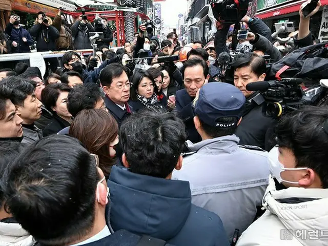＜梨泰院事故＞「なぜ、今になって来たのか」…国政調査委員会初の現場調査に遺族たちは抗議＝韓国（画像提供:wowkorea）
