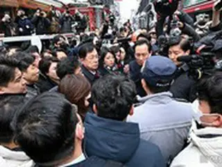 ＜梨泰院事故＞「なぜ、今になって来たのか」…国政調査委員会初の現場調査に遺族たちは抗議＝韓国