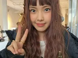 「NewJeans」末っ子HYEIN、所属事務所代表にプレゼント…「何をあげたの？」