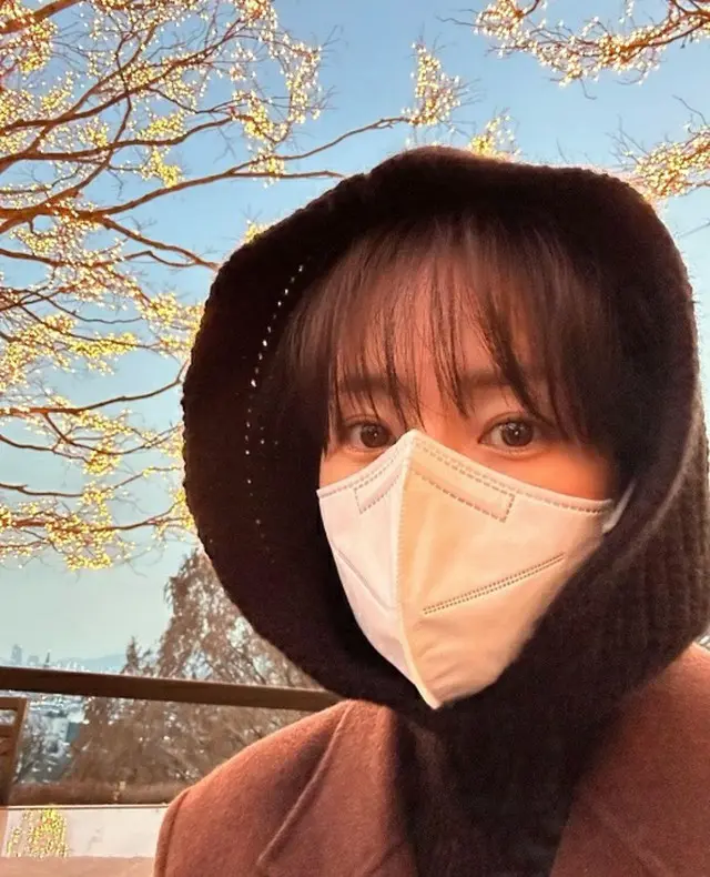 女優ハン・ジミン、本当に40代？…“ヒップに”冬ファッションを楽しむ（画像提供:wowkorea）