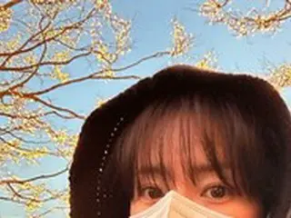 女優ハン・ジミン、本当に40代？…“ヒップに”冬ファッションを楽しむ