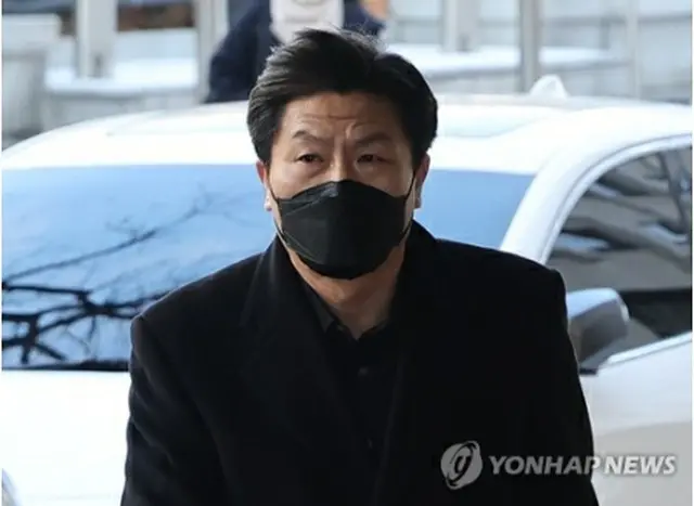 逮捕状の発付可否を決める審査に出席するためソウル西部地裁に到着した李林宰氏＝２３日、ソウル（聯合ニュース）