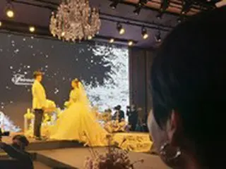 「同い年の友人スホン、天使みたいなダエさんと幸せにね」…チョ・ヘリョン、結婚式現場を公開