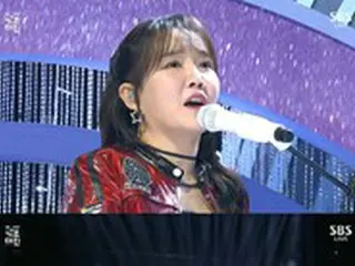 歌手ユンナ、「事象の地平線」でクリスマスフェスティバルオープン…キー（SHINee）＆チャウヌ（ASTRO）＆ユジン（IVE)が進行＝ 「2022 SBS歌謡大祭典」