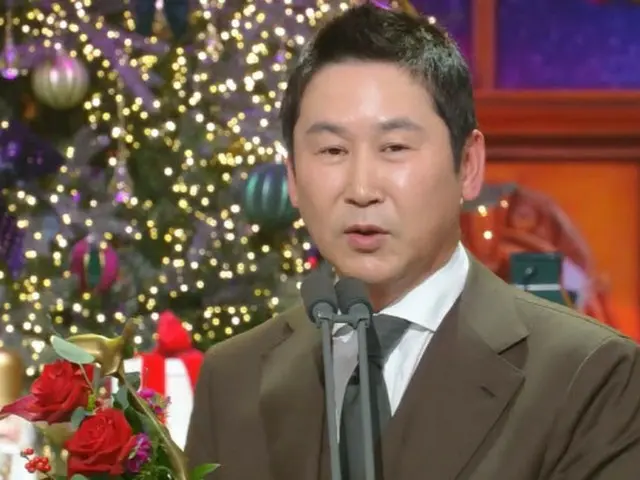 「2022 KBS芸能大賞」で大賞を受賞したシン・ドンヨプ。（画像提供:wowkorea）