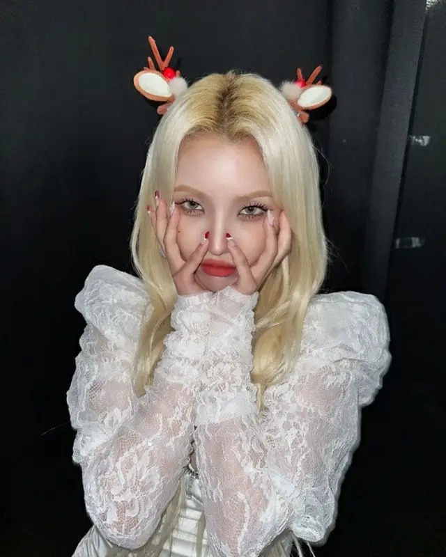 「(G)I-DLE」ソヨン、セクシーなトナカイでクリスマスムードを演出（画像提供:wowkorea）