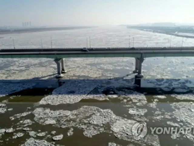 ソウル近郊の京畿道金浦市から眺める漢江＝２５日、金浦（聯合ニュース）