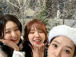 ジョイ（Red Velvet）、純白の衣装で雪原の天使に変身