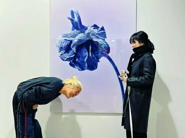 女優ソン・ヘギョ、親友の写真作家から「90度のお辞儀」…認証ショットが話題（画像提供:wowkorea）