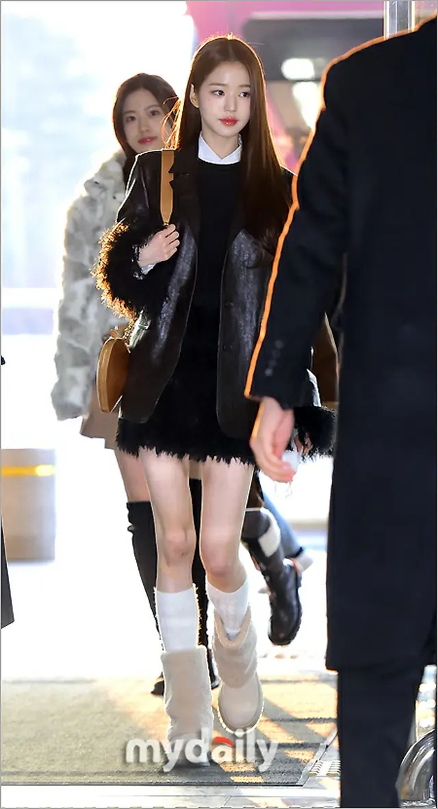 「IVE」チャン・ウォニョン、朝から輝く美貌で日本に向け出国（画像提供:wowkorea）