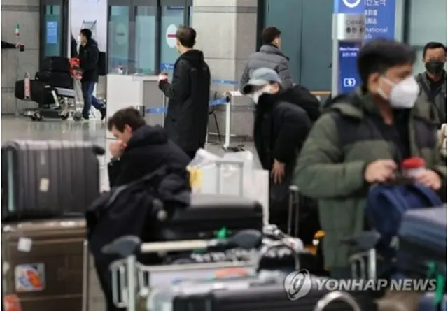 仁川国際空港に到着した外国人ら（資料写真）＝３０日、仁川（聯合ニュース）