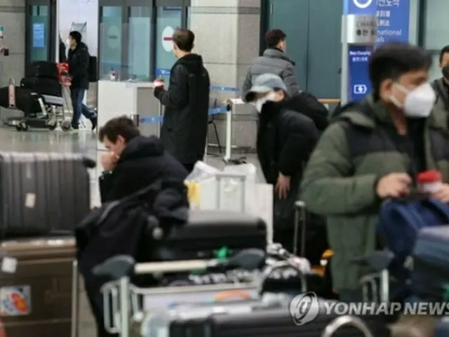 仁川国際空港に到着した外国人ら（資料写真）＝３０日、仁川（聯合ニュース）