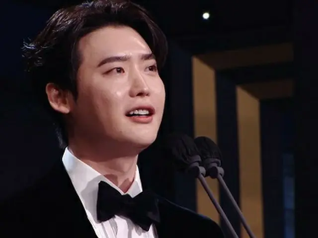 俳優イ・ジョンソク、“6年ぶりの大賞、20代の頃は賞の意味がよく分からなかった”（画像提供:wowkorea）