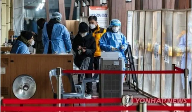 ソウル市松坡区の保健所に設置された新型コロナウイルスの検査所＝３０日、ソウル（聯合ニュース）