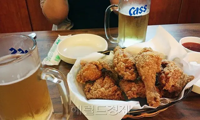 保育園の先生、23か月の園児を連れて勤務中に飲み屋でチキンとビールを飲食＝韓国（記事と写真は無関係）（画像提供:wowkorea）