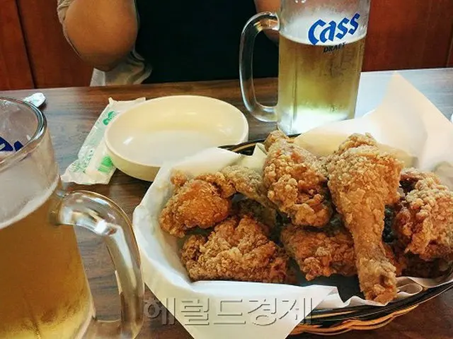 保育園の先生、23か月の園児を連れて勤務中に飲み屋でチキンとビールを飲食＝韓国（記事と写真は無関係）（画像提供:wowkorea）