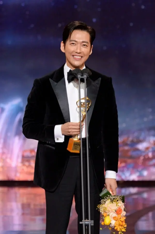 俳優ナムグン・ミン、「ドラマを結果だけで」…骨のある受賞感想に俳優らが共感の拍手（画像提供:wowkorea）