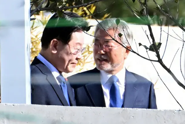 韓国野党“共に民主党”の李在明代表は2日、慶尚南道・梁山市にある文在寅前大統領の私邸を訪れた（画像提供:wowkorea）