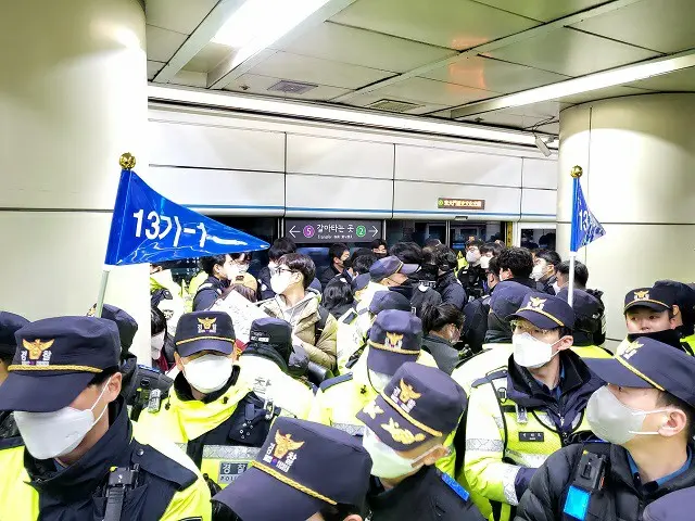 「政府が障害者の移動を阻止」…有名ラッパー、全障連のデモを支持＝韓国（画像提供:wowkorea）