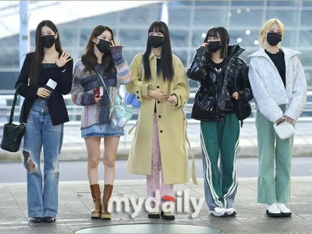「LE SSERAFIM」、タイに向けて出国＝「ゴールデンディスクアワード」出席のため（画像提供:wowkorea）