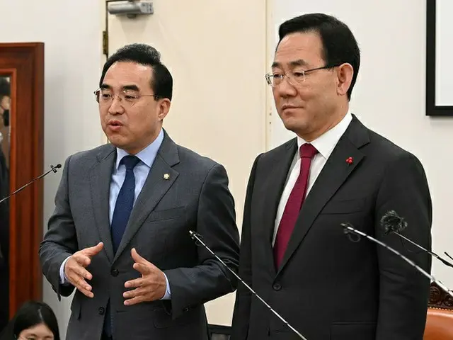 朴洪根、共に民主党院内代表（左）と朱豪英、国民の力院内代表（右）（画像提供:wowkorea）